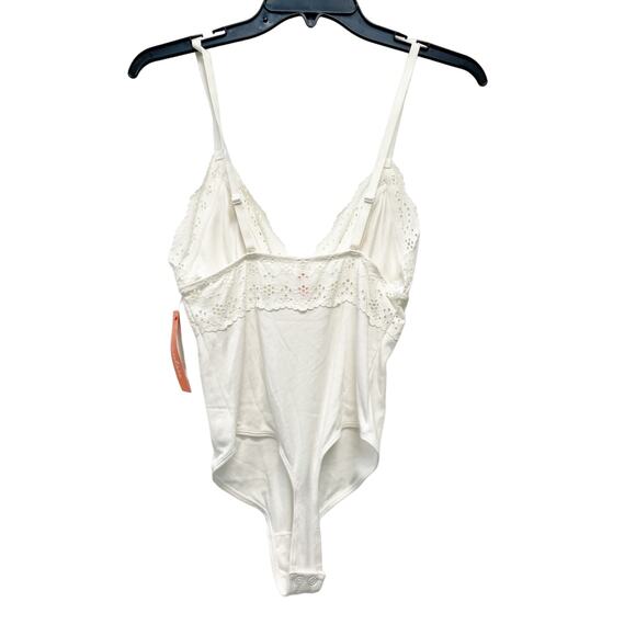 Colsie Womens White Eyelet Detail Soft Stretch Bodysuit Size S - Picture 6 of 6